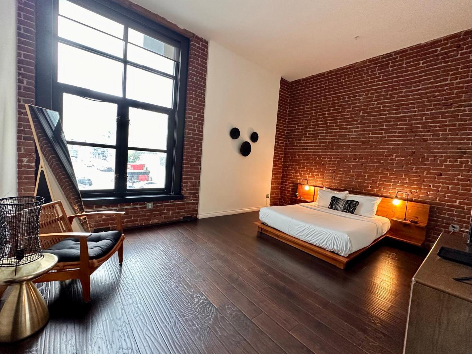 Aparthotel Abode - Downtown Historic Core